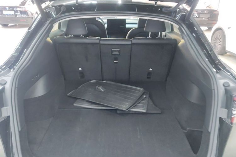 Tesla Model Y 2024 immagine di auto #19