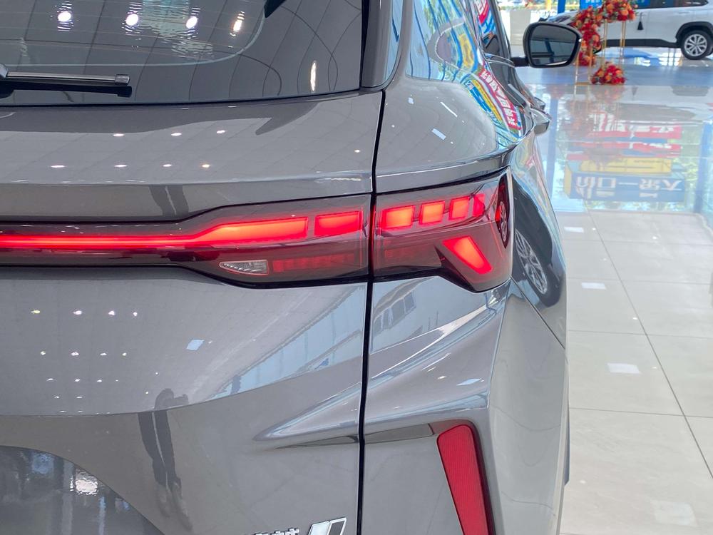 GEELY Coolray 2022 car image #8