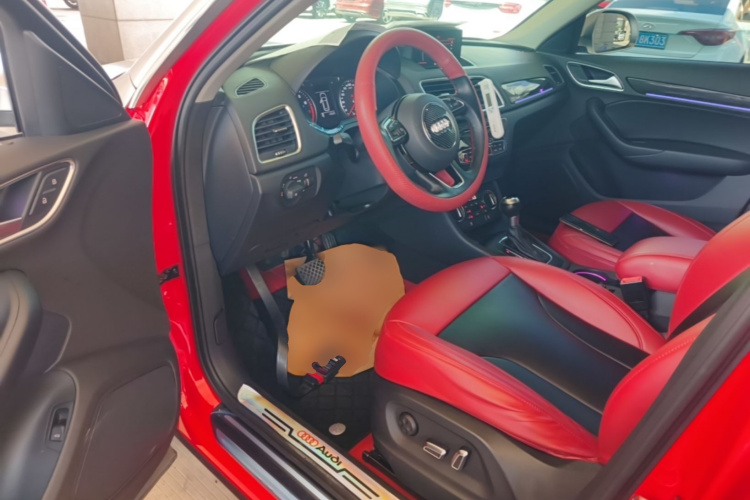Audi Q3 2018 car image #12