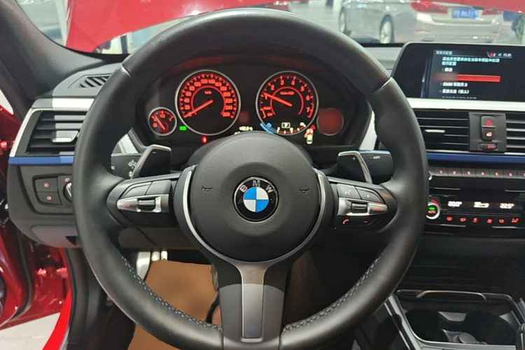 BMW 3 Series 2018 car image #11