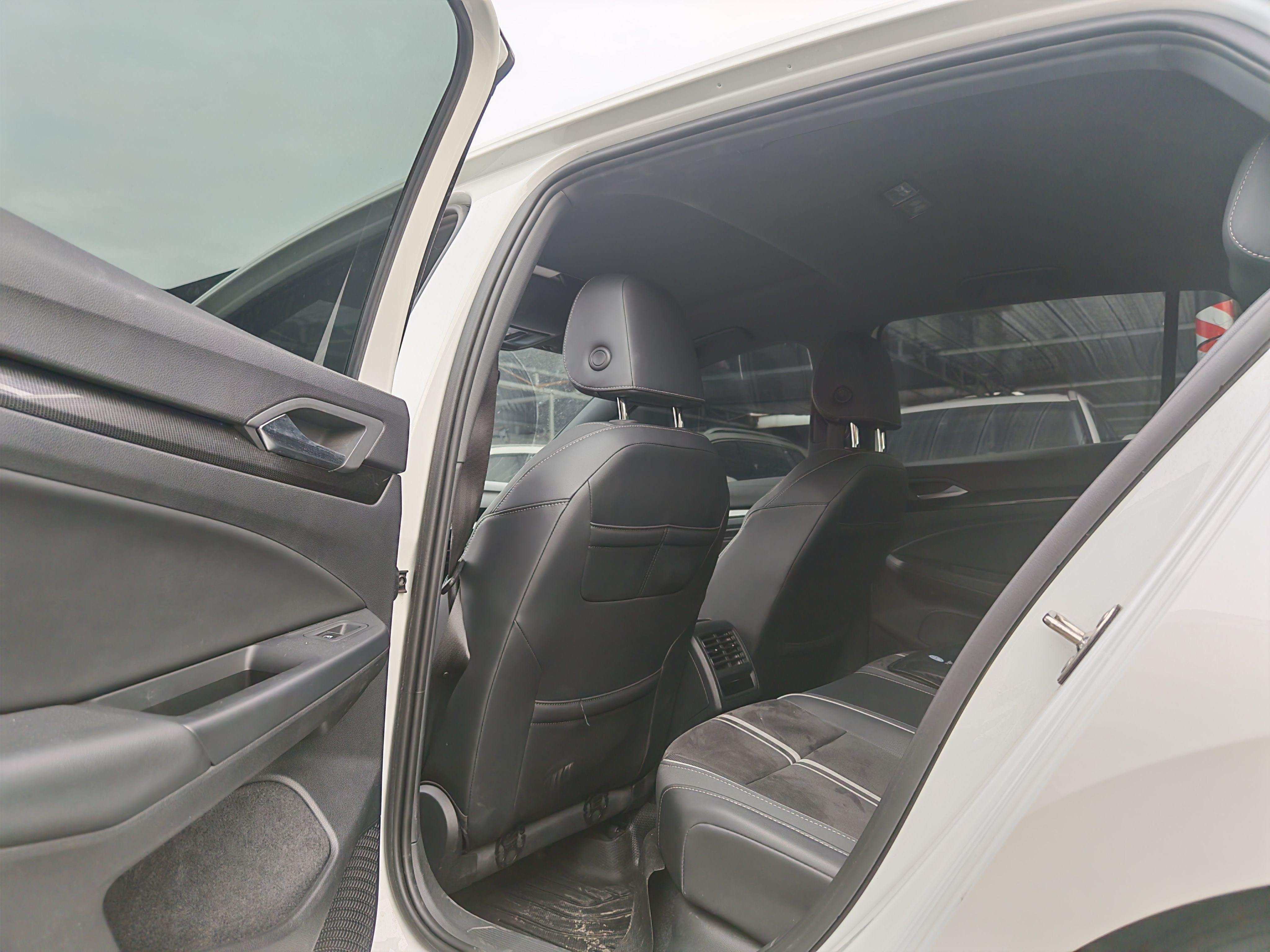 Volkswagen Golf 2022 car image #8