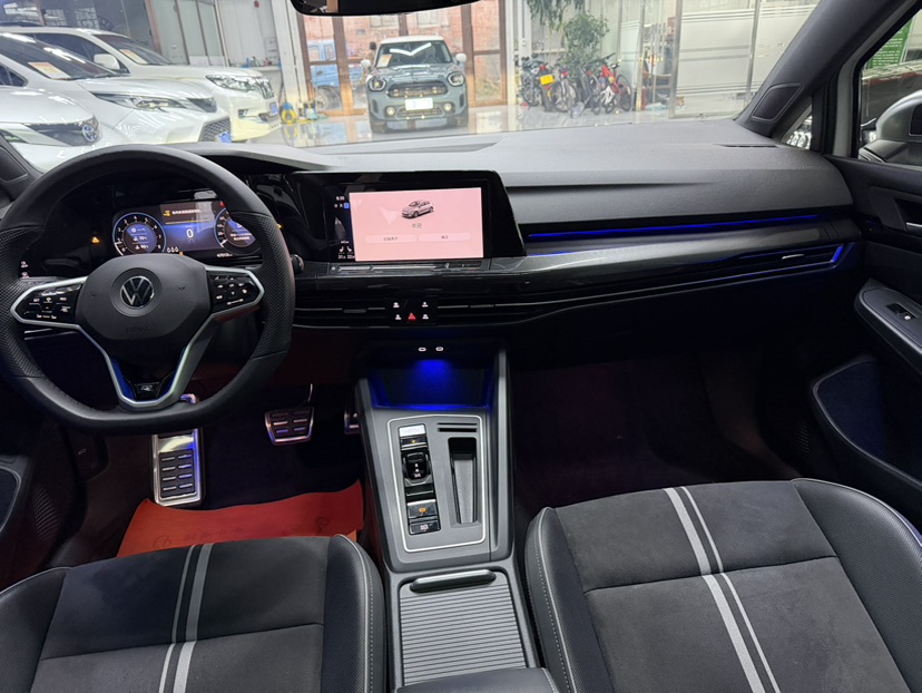 Volkswagen Golf 2023 car image #5