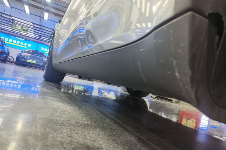 Tesla Model Y 2024 car image #27