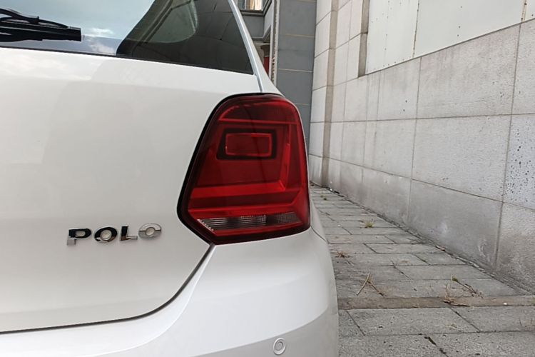 Volkswagen Polo 2017 car image #8
