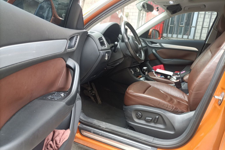 Audi Q3 2015 car image #9