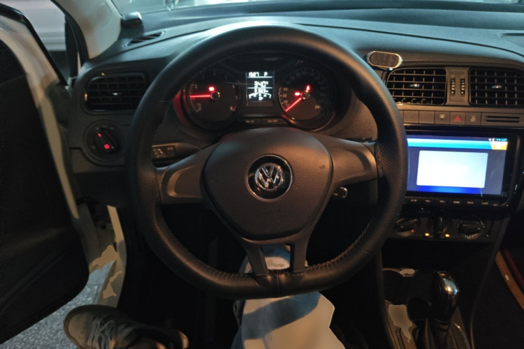 Volkswagen Polo 2019 car image #11