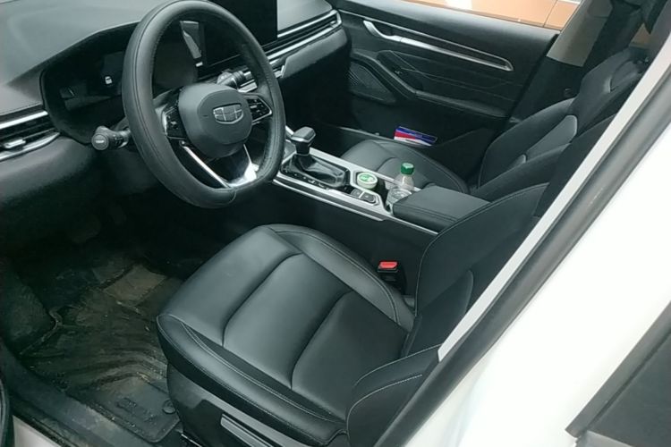 GEELY Emgrand 2026 image de voiture #15