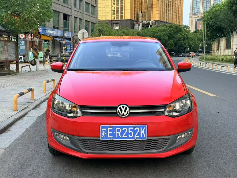 Volkswagen Polo 2012 Volkswagen Polo 2012 car image