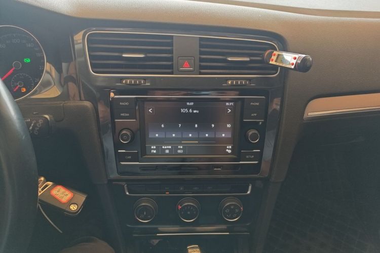 Volkswagen Golf 2020 car image #13