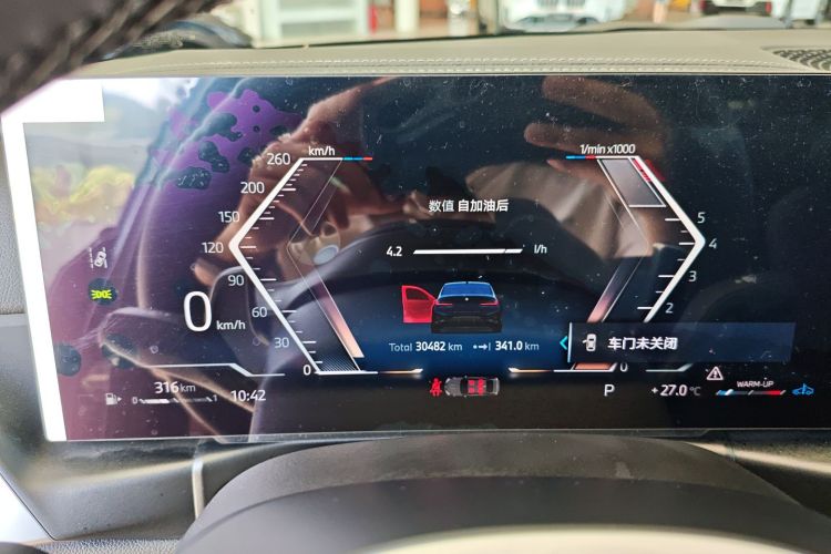 BMW 3 Series 2024 صورة سيارة #12