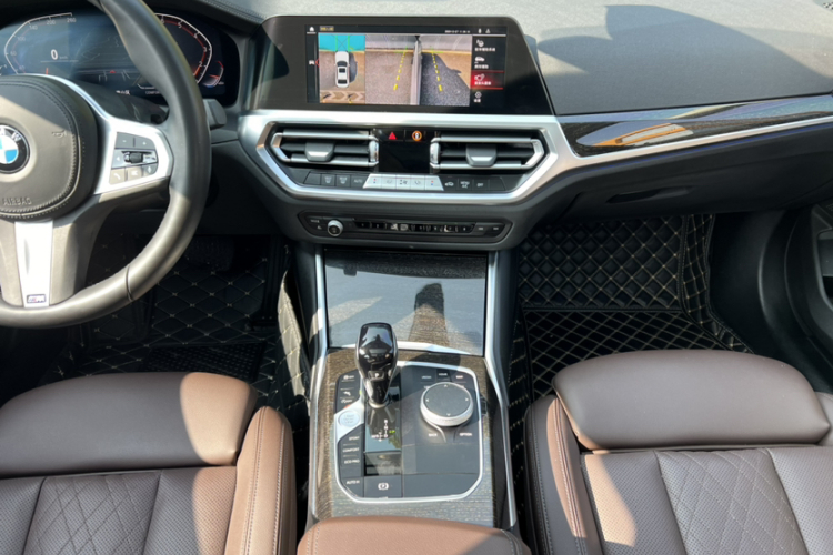 BMW 3 Series 2022 car image #12