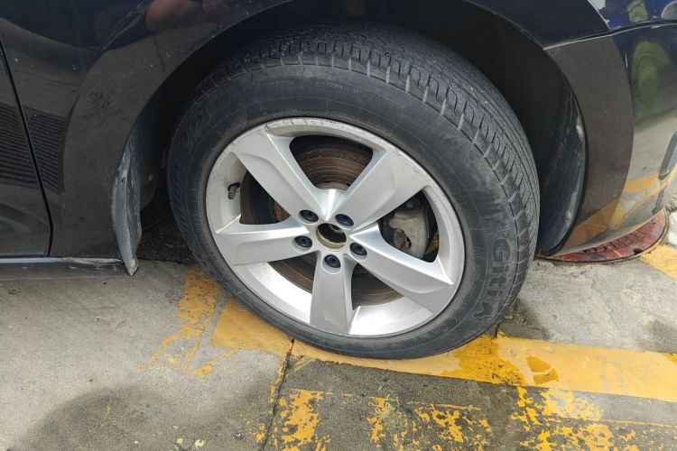 Volkswagen Santana 2015 car image #6