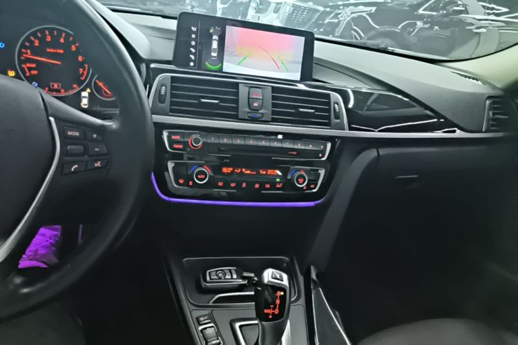 BMW 3 Series 2019 car image #13