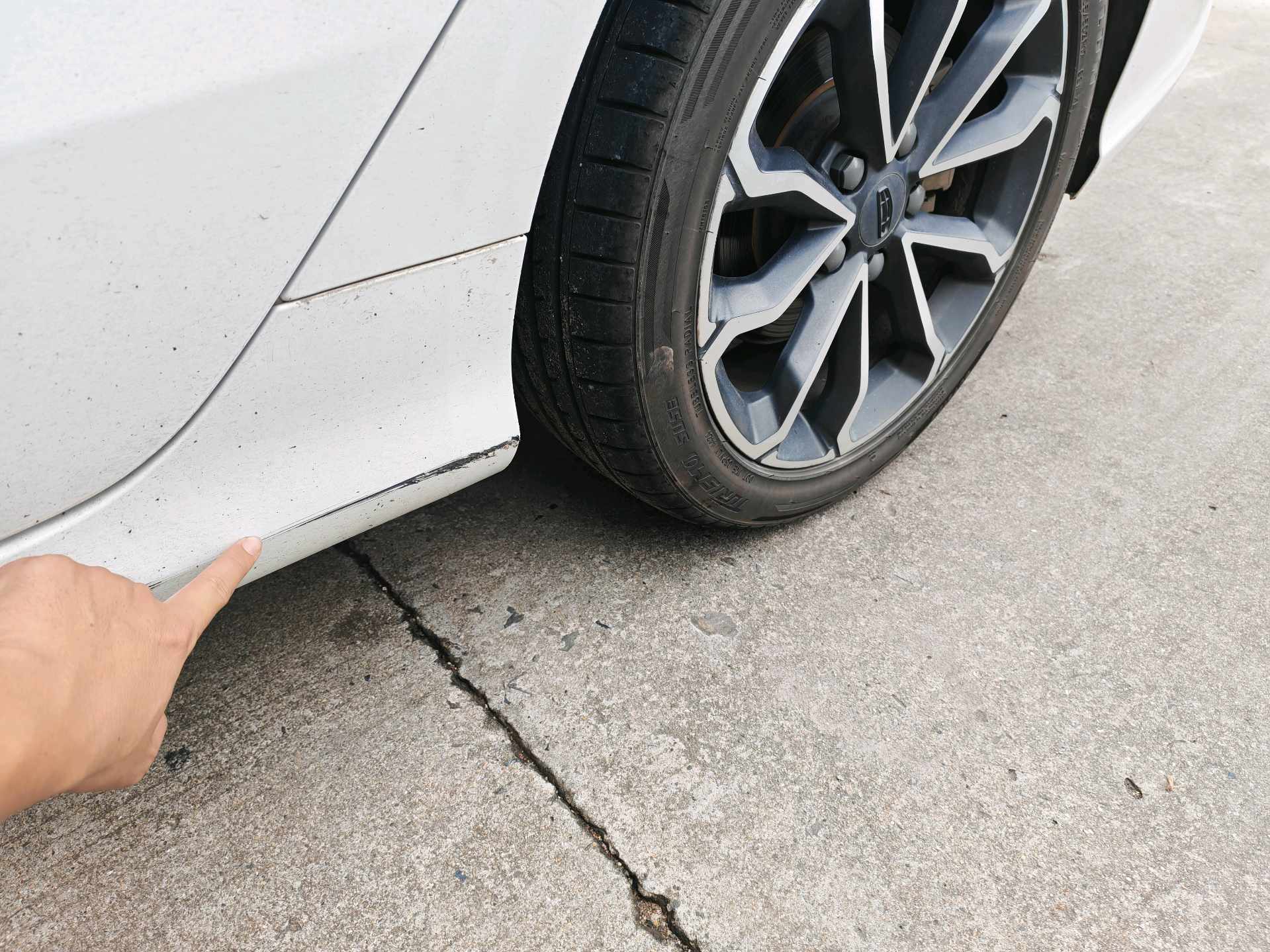 GEELY Binray 2021 car image #10