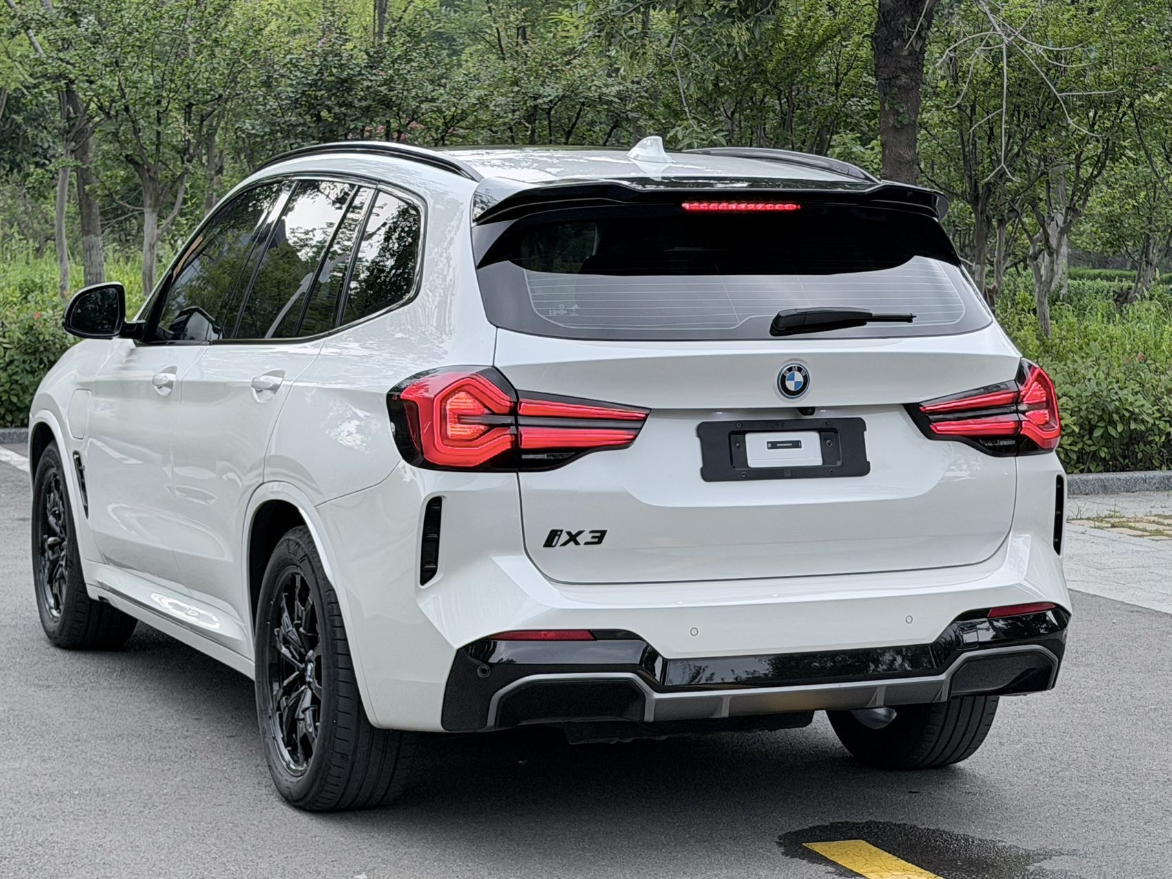 BMW iX3 2024 car image #4