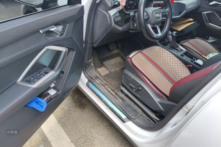 Audi Q3 2021 car image #18