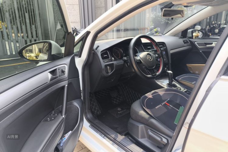 Volkswagen Golf 2019 car image #18