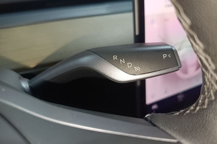 Tesla Model Y 2021 #14 Tesla Model Y 2021 car image #14