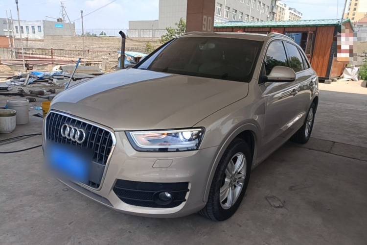 Audi Q3 2016 car image #2