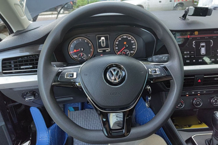 Volkswagen Lavida 2019 car image #11