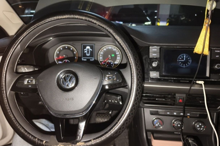Volkswagen Lavida 2019 car image #12
