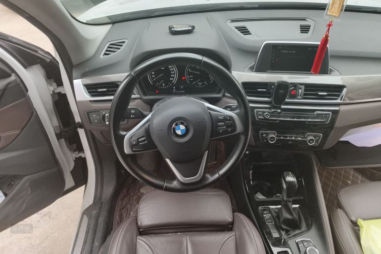 BMW X1 2019 car image #12