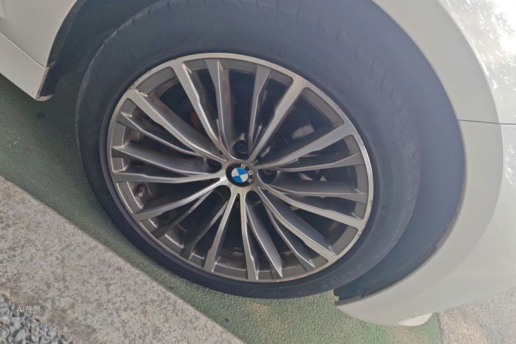 BMW 3 Series 2021 car image #9