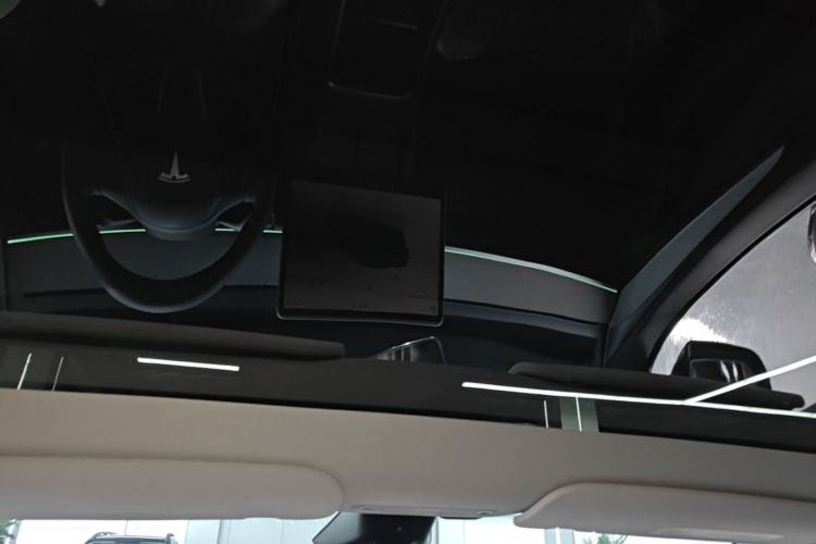 Tesla Model Y 2025 car image #20
