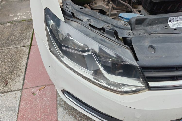 Volkswagen Polo 2015 car image #8