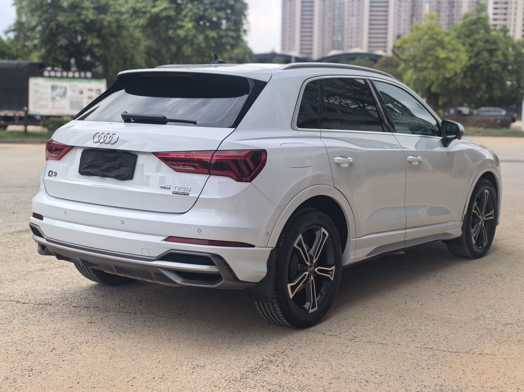 Audi Q3 2022 car image #6