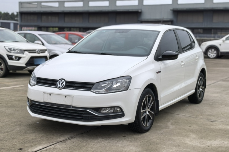 Volkswagen Polo 2014 car image #2