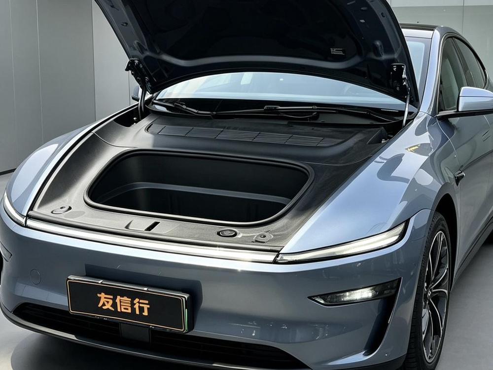 Tesla Model Y 2025 #27 Tesla Model Y 2025 immagine di auto #27