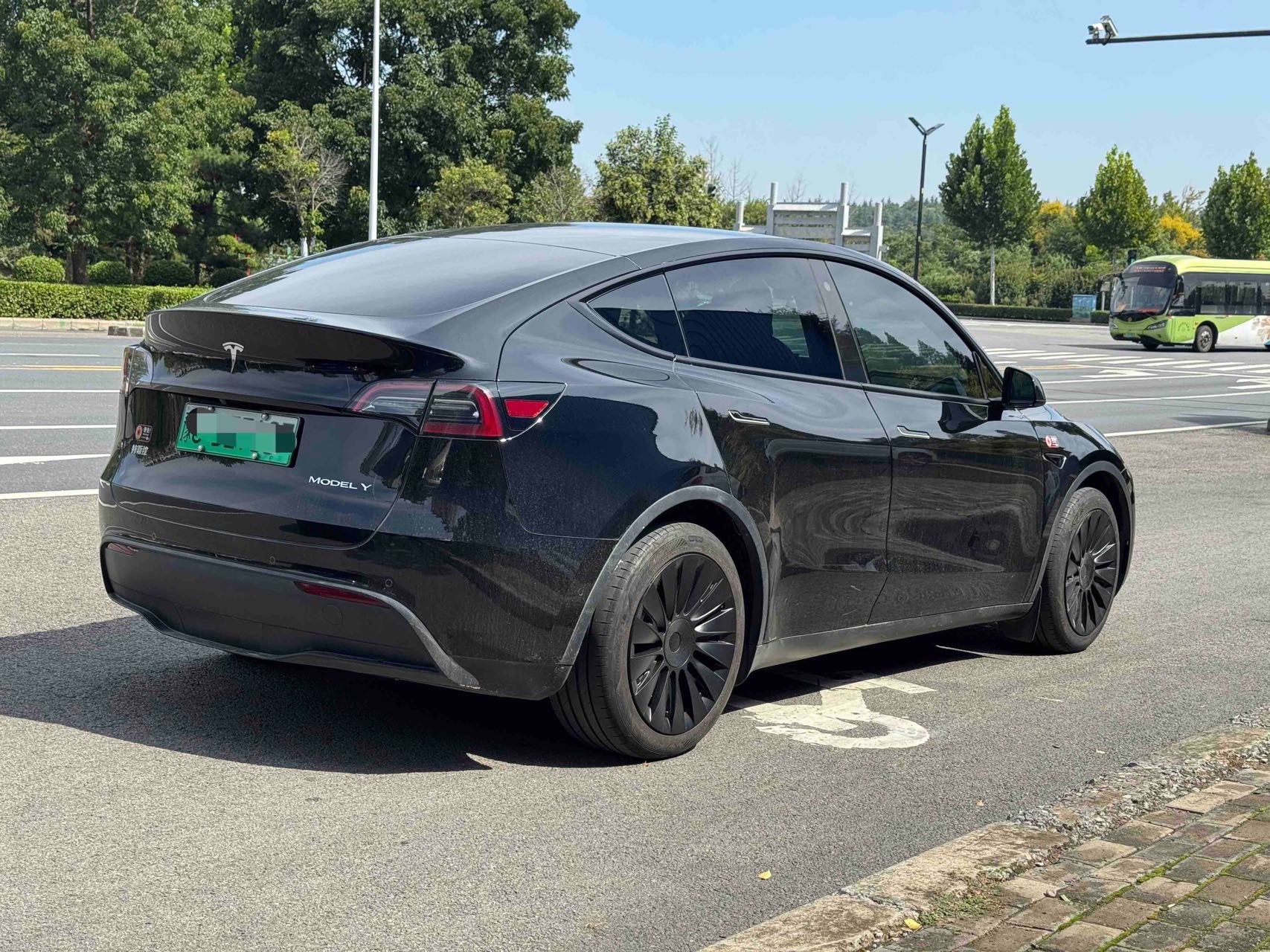Tesla Model Y 2024 car image #3
