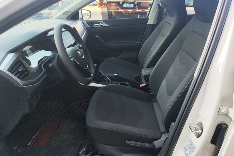 Volkswagen Polo 2020 car image #19