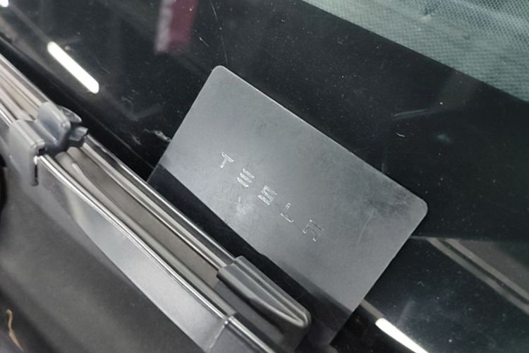 Tesla Model 3 2023 car image #9
