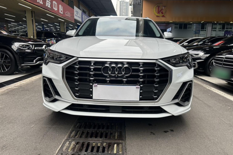 Audi Q3 2022 car image #5