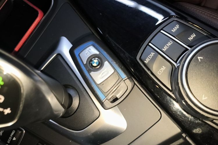 BMW 3 Series 2019 #9 BMW 3 Series 2019 car image #9