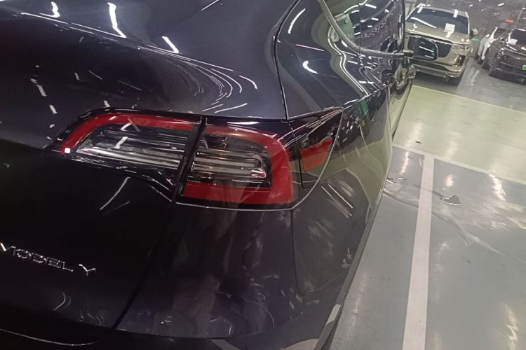 Tesla Model Y 2024 #8 Tesla Model Y 2024 car image #8