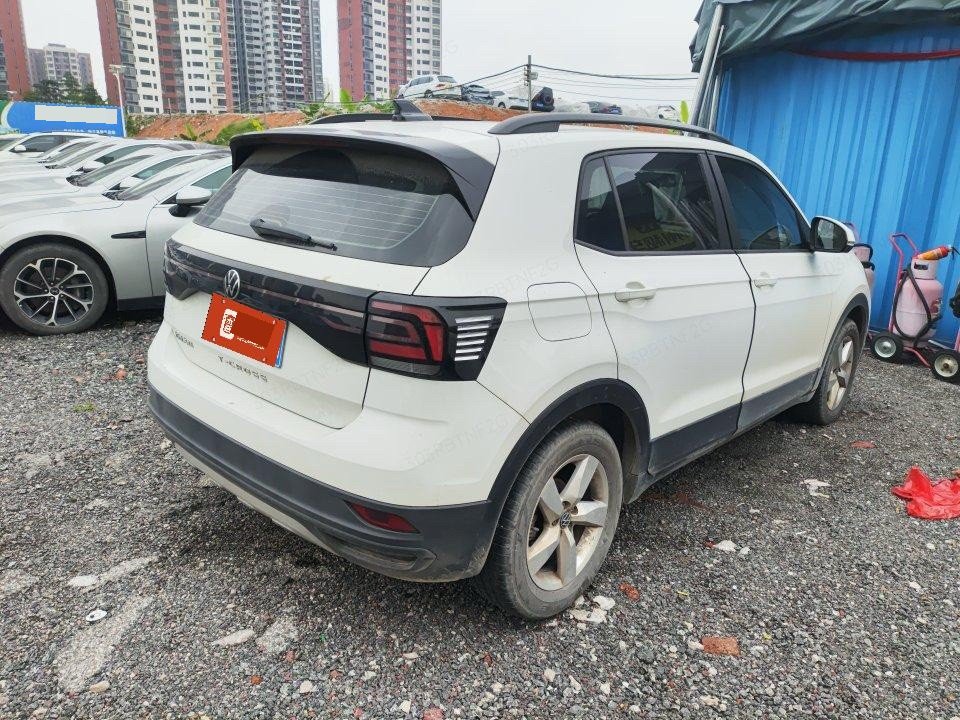 Volkswagen T-Cross 2024 car image #2