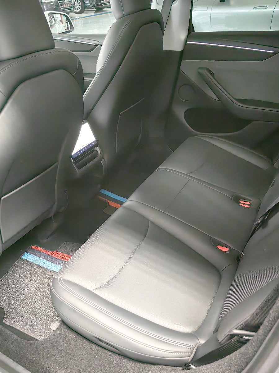 Tesla Model Y 2025 car image #7