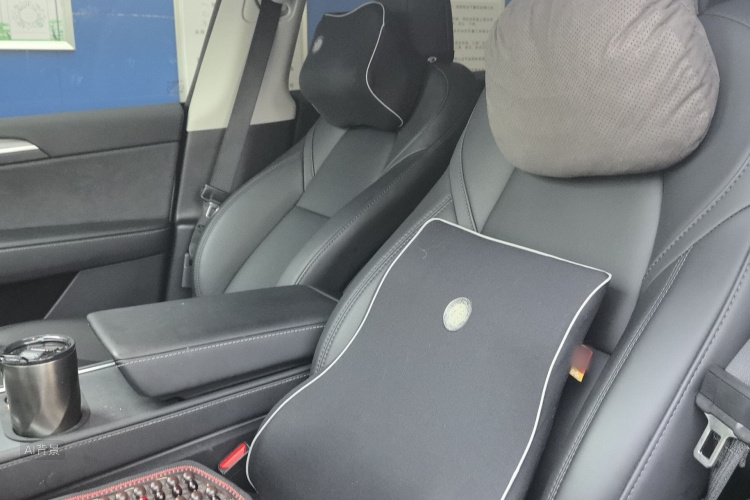Tesla Model Y 2025 car image #17