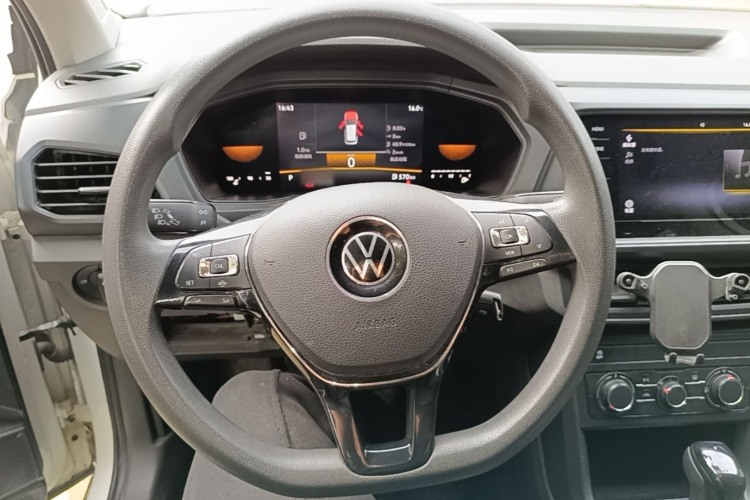 Volkswagen T-Cross 2023 #15 Volkswagen T-Cross 2023 car image #15