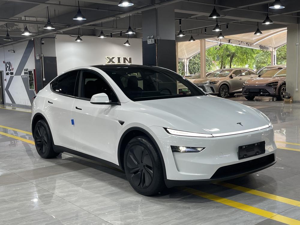 Tesla Model Y 2026 #3 Tesla Model Y 2026 car image #3
