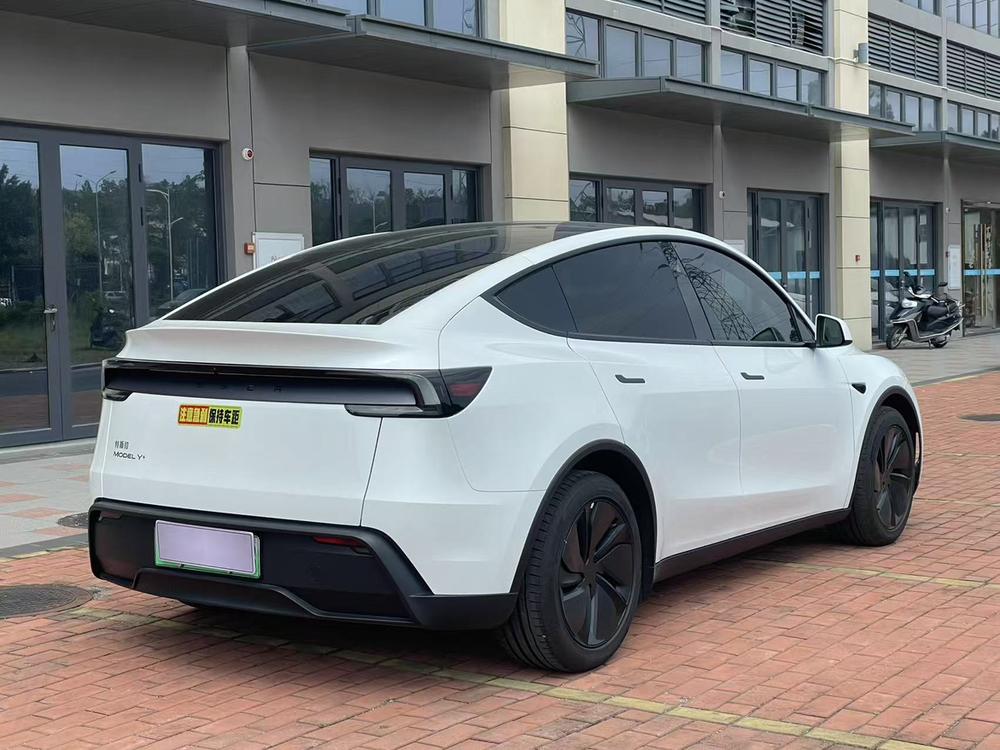 Tesla Model Y 2025 #6 Tesla Model Y 2025 car image #6
