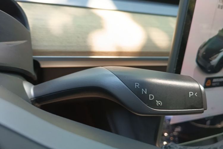 Tesla Model Y 2023 #14 Tesla Model Y 2023 car image #14