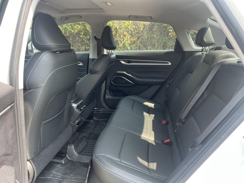 GEELY Emgrand 2021 car image #9