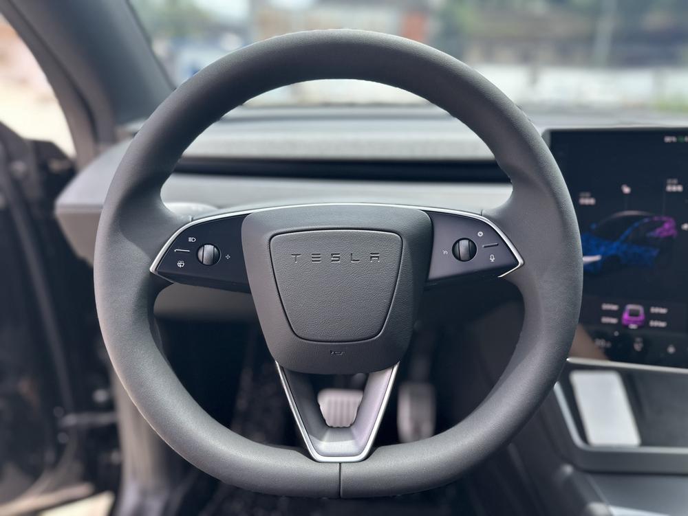 Tesla Model Y 2026 #8 Tesla Model Y 2026 car image #8