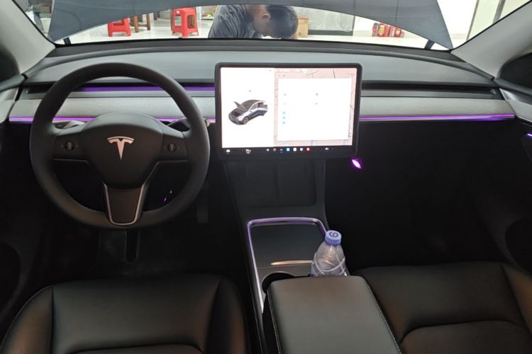 Tesla Model Y 2024 #10 Tesla Model Y 2024 car image #10