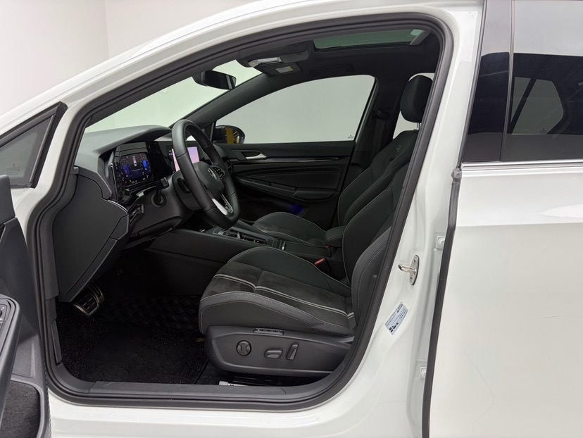 Volkswagen Golf 2023 car image #3