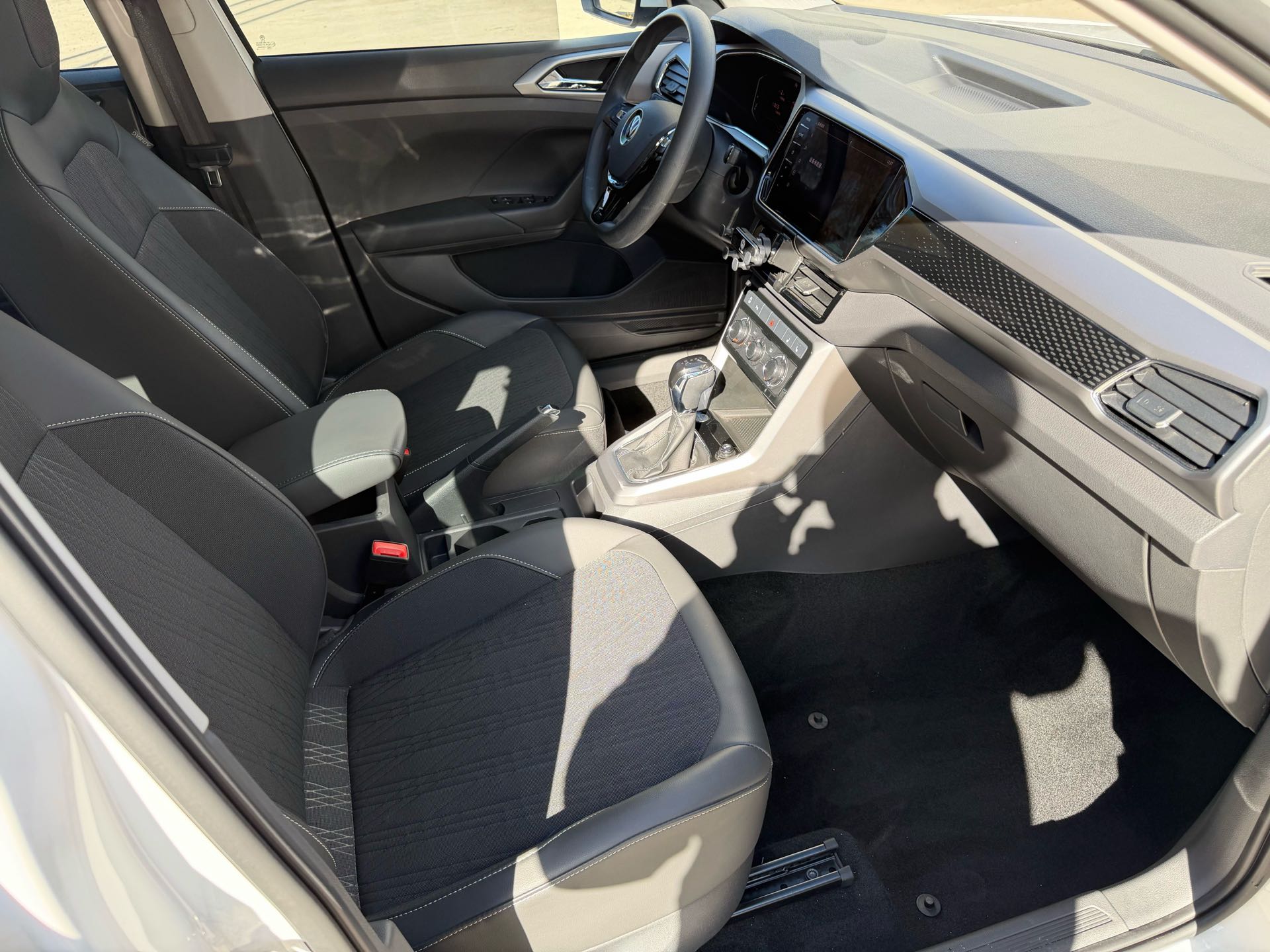 Volkswagen T-Cross 2022 #13 Volkswagen T-Cross 2022 car image #13